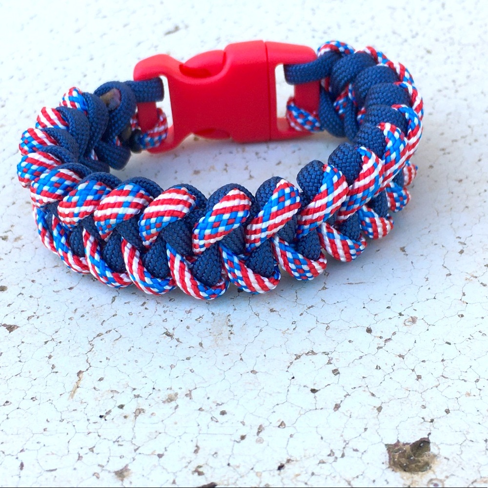 Paracord 9 inch Shark Jaw wrist band